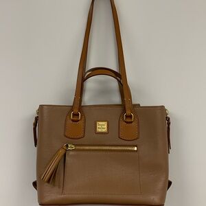 Dooney and Bourke women’s purse.